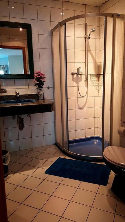 Pension Zum Ross Karon Buitenkant foto